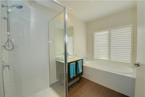 Newington Lakehouse - Local Tourism 2