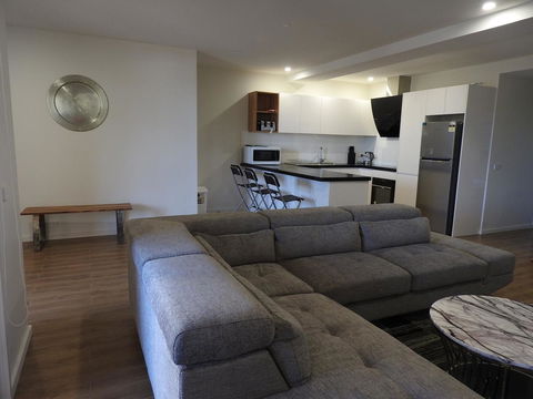 Phillip Island Towers - Local Tourism 21