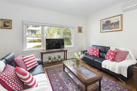 Hillside House - Accommodation Australia 3