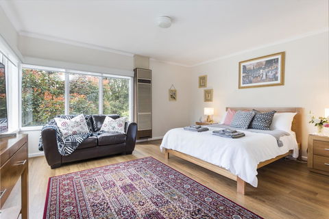 Hillside House - Accommodation Australia 4