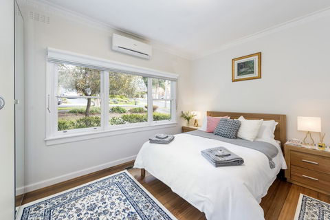 Hillside House - Accommodation Australia 6
