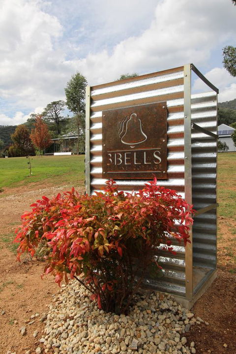 3 Bells Alpine Cottage - Accommodation Australia 12