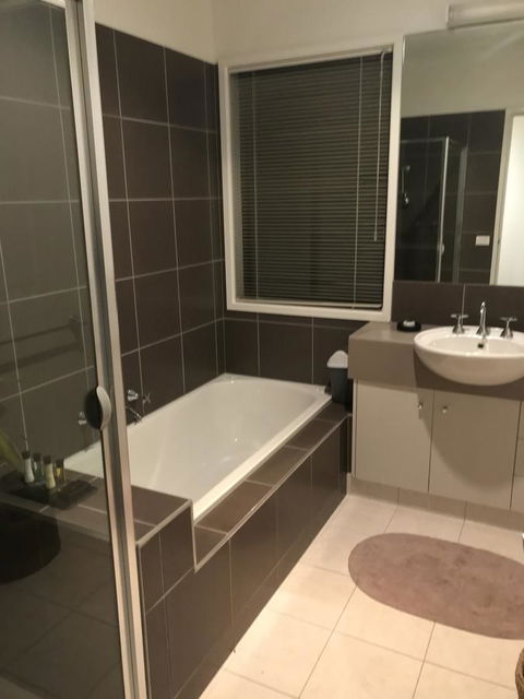 Black Lotus Townhouse - Accommodation Australia 10
