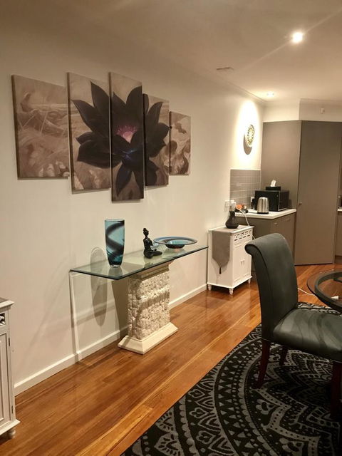 Black Lotus Townhouse - Accommodation Australia 6