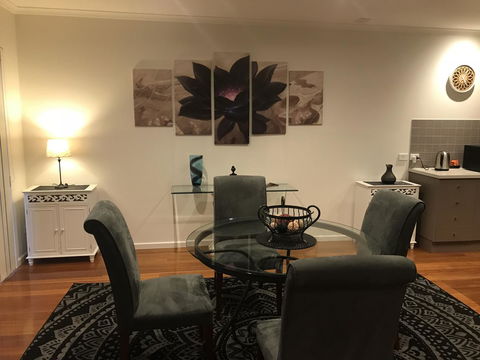 Black Lotus Townhouse - Accommodation Australia 8
