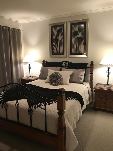 Black Lotus Townhouse - Accommodation Australia 5