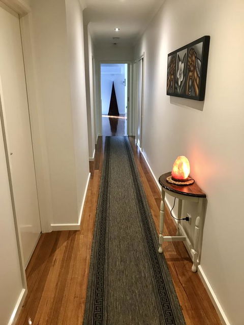 Black Lotus Townhouse - Accommodation Australia 9
