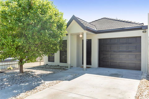 Black Lotus Townhouse - Accommodation Australia 0