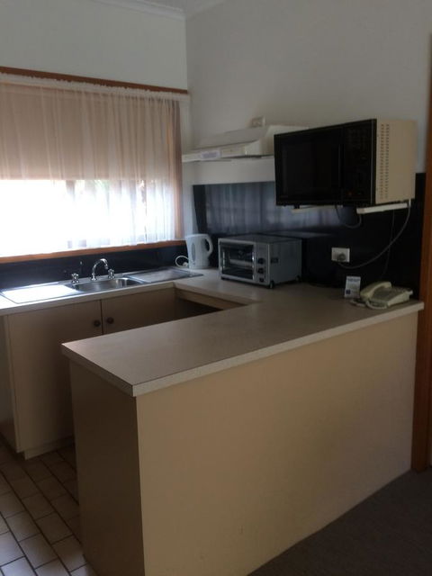 Ambassador Motor Inn - Accommodation Australia 26