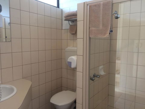 Ambassador Motor Inn - Accommodation Australia 9