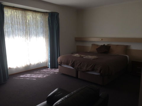 Ambassador Motor Inn - Accommodation Australia 17