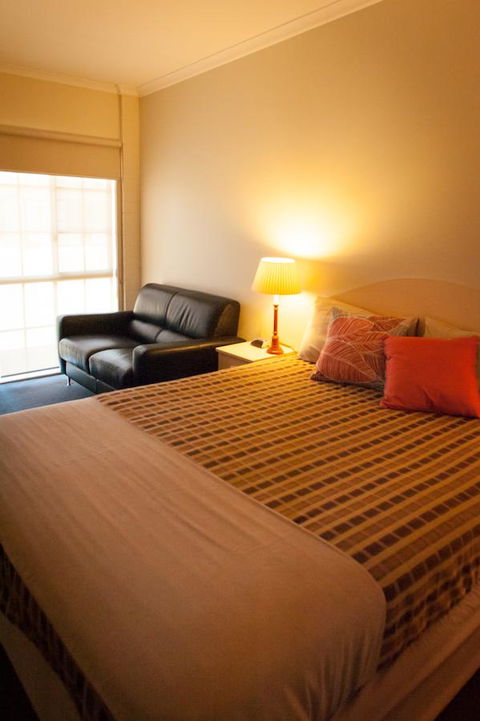 Ambassador Motor Inn - Accommodation Australia 34