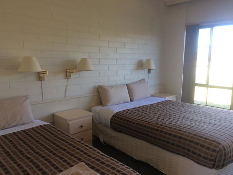 Ambassador Motor Inn - Accommodation Australia 10