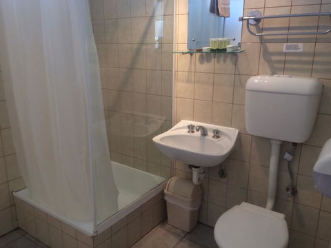 Ambassador Motor Inn - Accommodation Australia 2