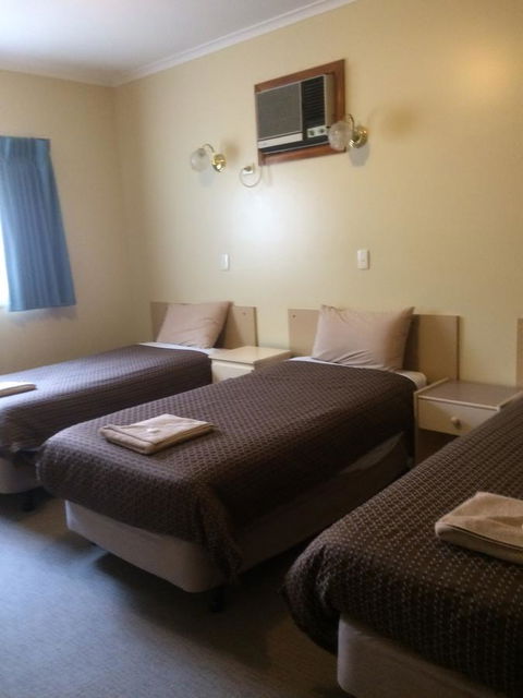 Ambassador Motor Inn - Accommodation Australia 25
