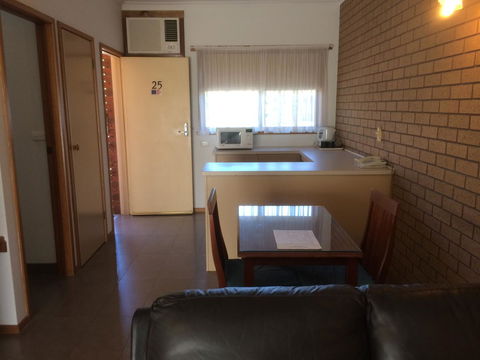 Ambassador Motor Inn - Accommodation Australia 16