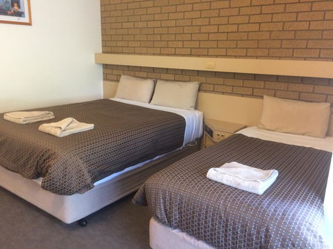 Ambassador Motor Inn - Accommodation Australia 5