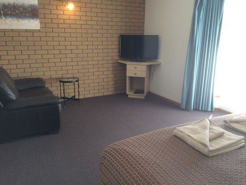Ambassador Motor Inn - Accommodation Australia 15
