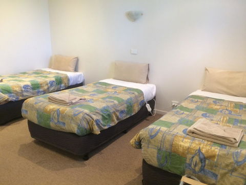 Ambassador Motor Inn - Accommodation Australia 1