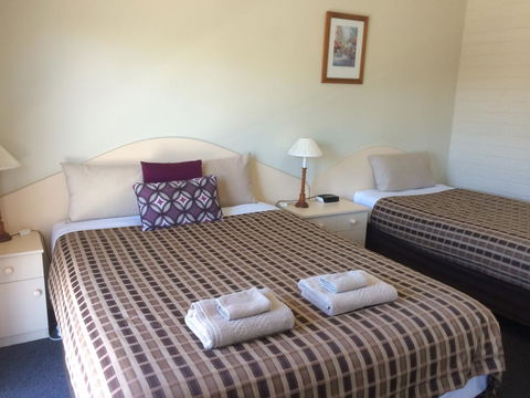 Ambassador Motor Inn - Accommodation Australia 13