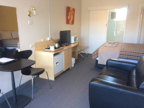 Ambassador Motor Inn - Accommodation Australia 20
