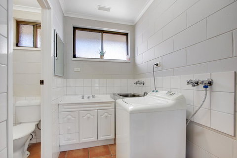 Hybiscus Waterfront Apartments - Accommodation Australia 20