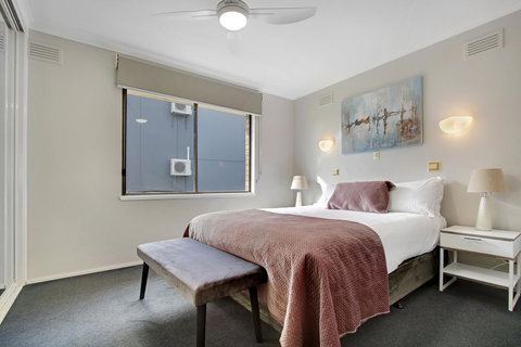 Hybiscus Waterfront Apartments - Accommodation Australia 13