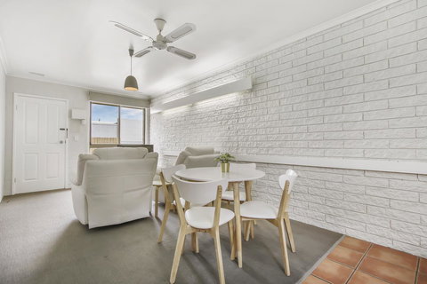 Hybiscus Waterfront Apartments - Accommodation Australia 26