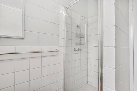 Hybiscus Waterfront Apartments - Accommodation Australia 29