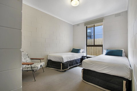 Hybiscus Waterfront Apartments - Accommodation Australia 21
