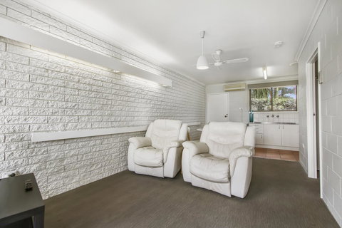 Hybiscus Waterfront Apartments - Accommodation Australia 28