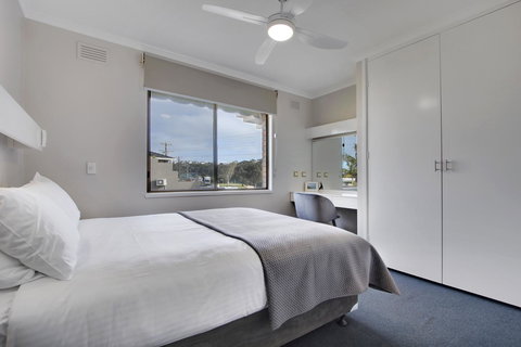 Hybiscus Waterfront Apartments - Accommodation Australia 11