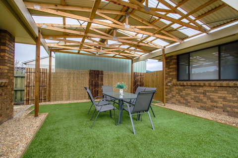 Hybiscus Waterfront Apartments - Accommodation Australia 34