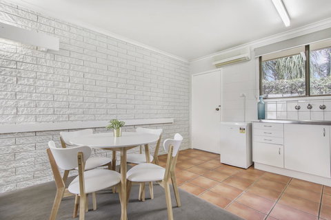 Hybiscus Waterfront Apartments - Accommodation Australia 25