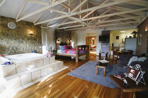 Ditto Daddy's - Accommodation Australia 7