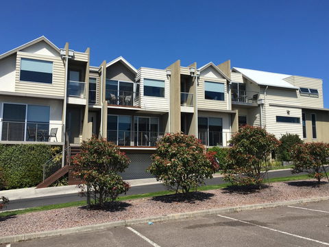 104 On Merri Apartments - Australia Shopping 1