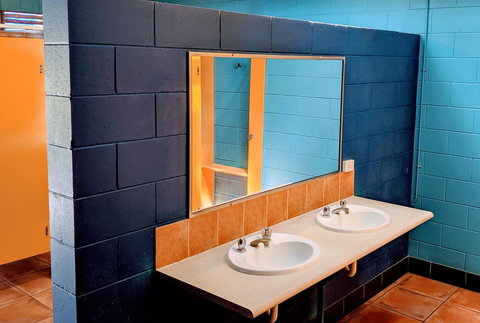 Cool Bananas Backpackers - Australia Shopping 12