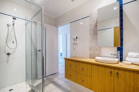 Sunseeker Holiday Apartments - Accommodation Australia 4