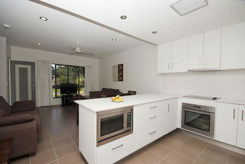 Woodville Beach Townhouse 6 - Accommodation Australia 4
