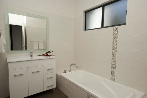 Woodville Beach Townhouse 6 - Accommodation Australia 9