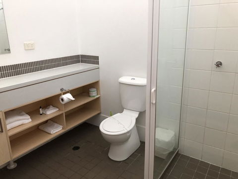 Bribie Island Hotel - Accommodation Australia 4
