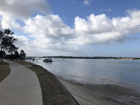 Bribie Island Hotel - Accommodation Australia 5