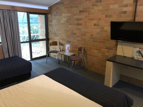 Bribie Island Hotel - Accommodation Australia 20