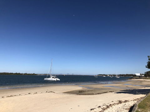 Bribie Island Hotel - Accommodation Australia 25
