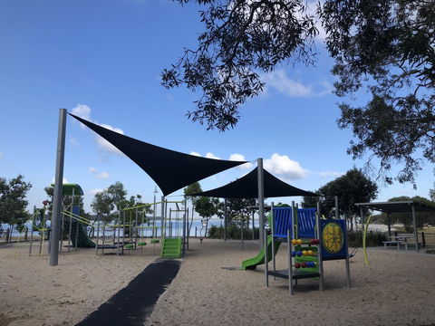 Bribie Island Hotel - Accommodation Australia 23