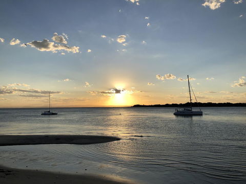Bribie Island Hotel - Accommodation Australia 8