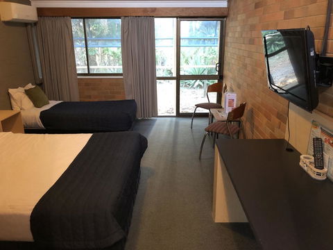 Bribie Island Hotel - Accommodation Australia 21