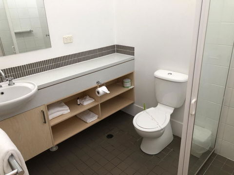 Bribie Island Hotel - Accommodation Australia 11