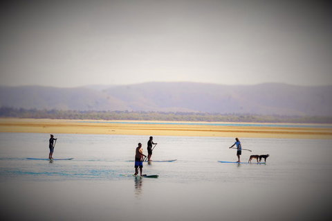 Backpackers At 1770 - Australia Shopping 25