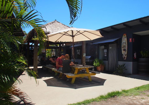 Backpackers At 1770 - Australia Shopping 11